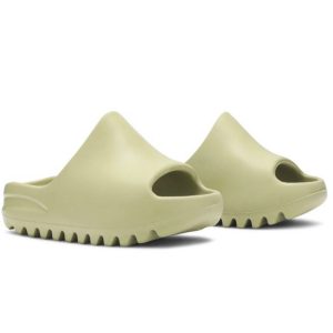 Yeezy slides KIDS